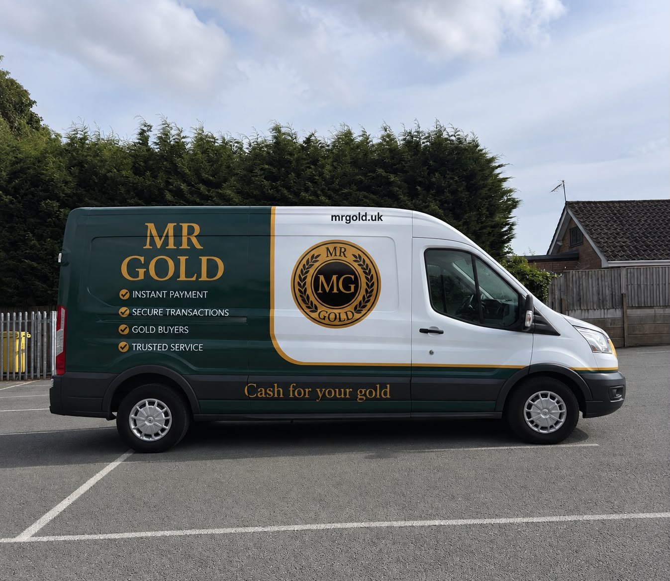 MR GOLD expert and valuation vehicle outside a customer's home